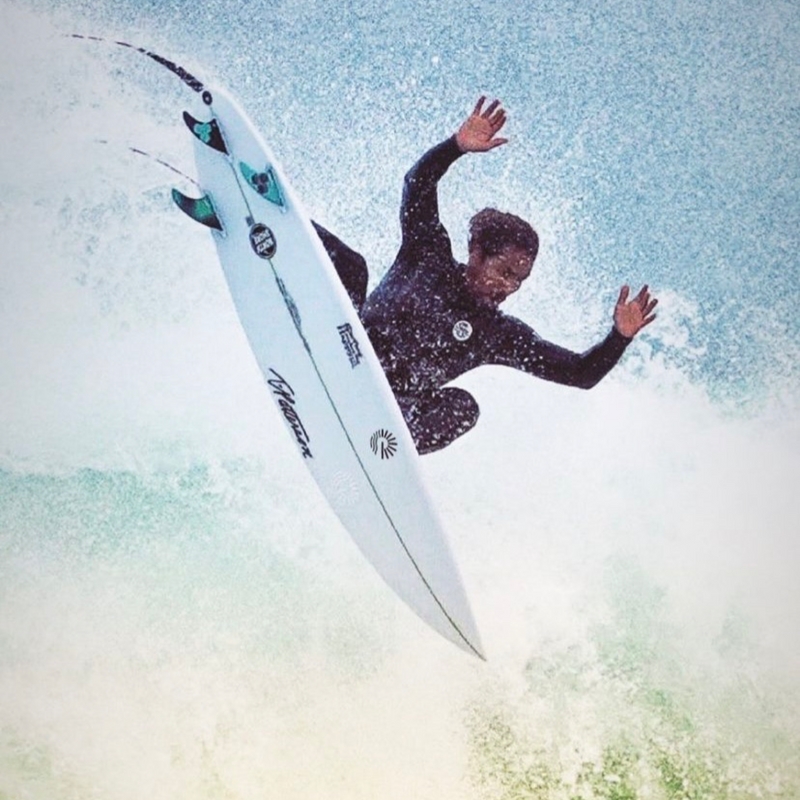 Surfing Republica - Carlos Muñoz avanza a la ronda de 32 surfeadores en Portugal