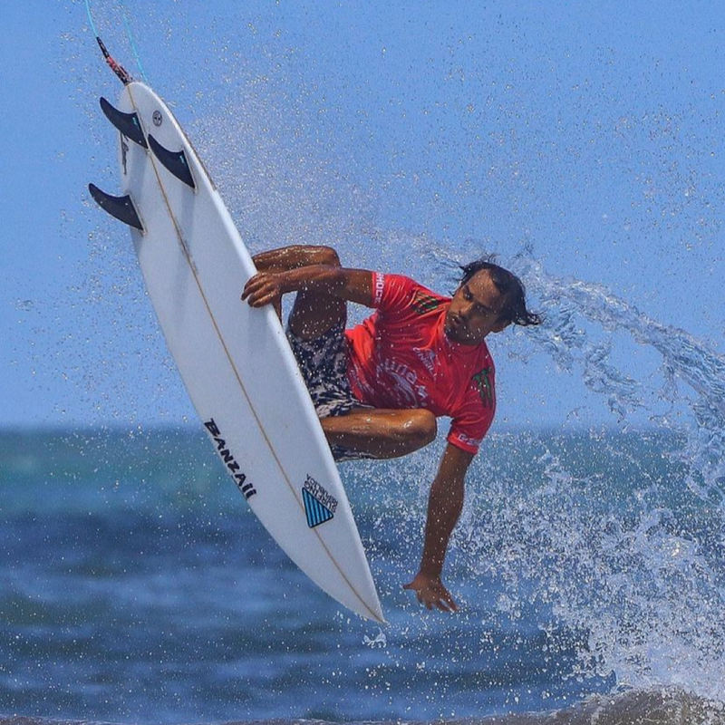 Surfing Republica- Óscar Urbina: el surfista caribeño que desea ir a las olimpiadas