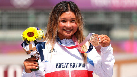 Medallista olímpica de Tokio 2020 intentará clasificarse a Paris 2024 en surfing y skateboarding, con 16 años de edad.