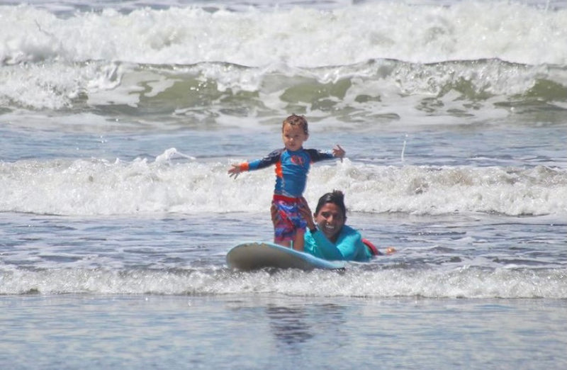 Surfing Costa Rica - Propósito de año nuevo: aprender a surfear