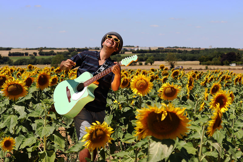 Surfing Costa Rica - Cantautor costarricense radicado en Francia lanza su cuarto álbum musical