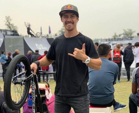 Surfing Costa Rica - Kenneth Tencio clasificó a los cuartos de final en mundial FISE virtual