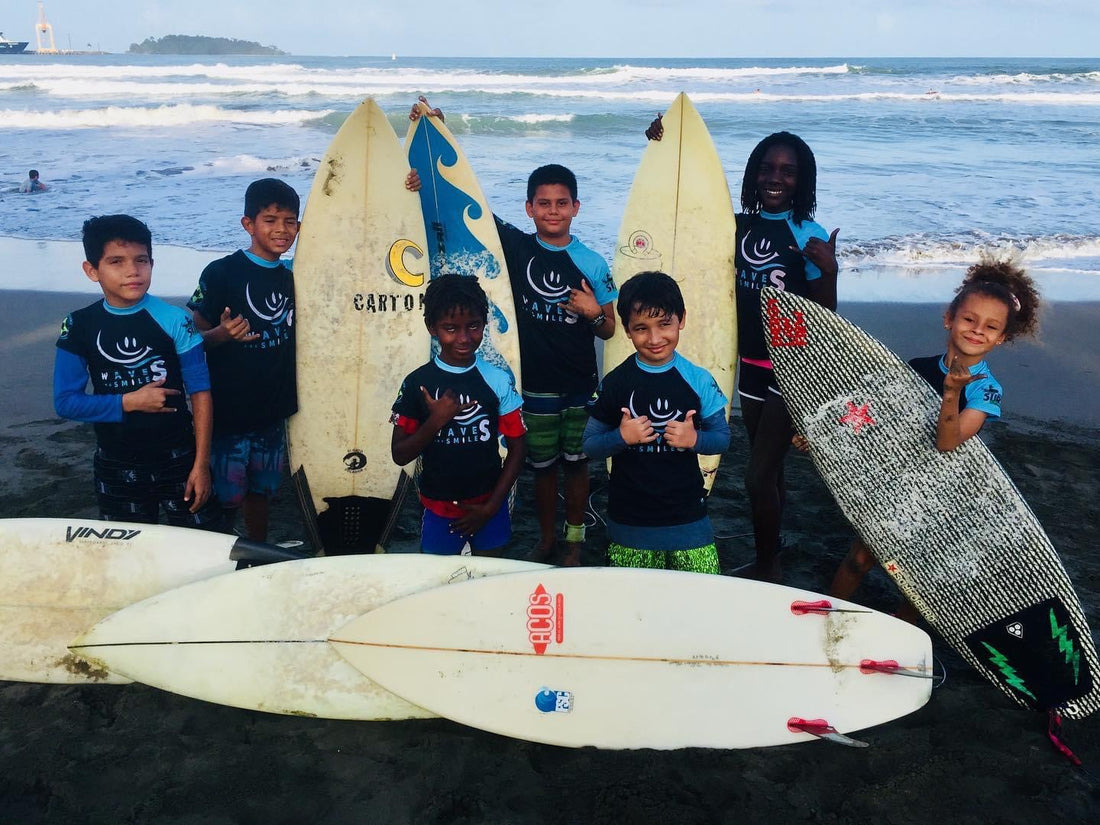 Surfing Costa Rica - Asociación Deportiva de Surf Educativa de Limón solicita más horas en la apertura de playas para trabajar con niños de la zona