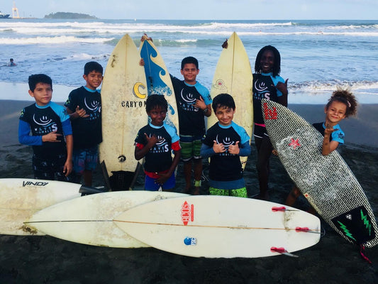 Surfing Costa Rica - Asociación Deportiva de Surf Educativa de Limón solicita más horas en la apertura de playas para trabajar con niños de la zona