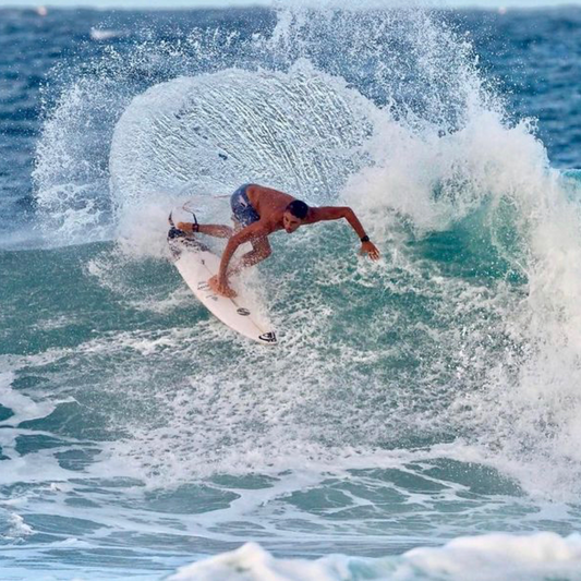 Surfing Republica- Darshan Antequera y Rubiana Brownell avanzan a las semifinales del Junior Pro en Barbados