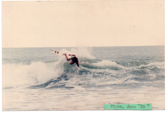 Surfing Costa Rica - Detrás de la foto: “Piko” surfeando en el año 1989