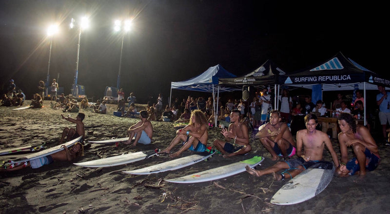 Surfing nocturno vuelve a Playa Hermosa este próximo sábado