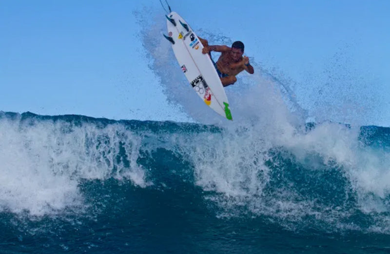 Surfing Costa Rica - Adriano de Souza se retirará del surfing profesional