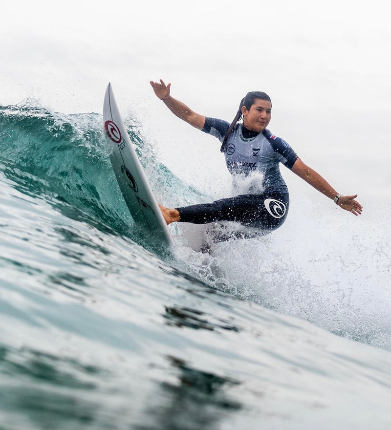 Surfing Costa Rica - Las olas de Margaret River le asientan bien a Brisa Hennessy