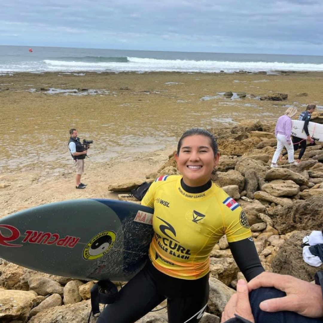 Surfing Republica - Brisa Hennessy avanza a los cuartos de final del Bells Beach Pro