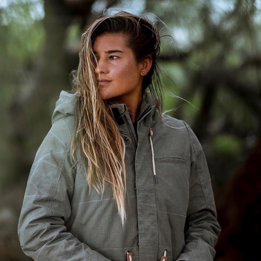 Surfing Republica - Brisa Hennessy avanza a las semifinales de la cuarta parada CT