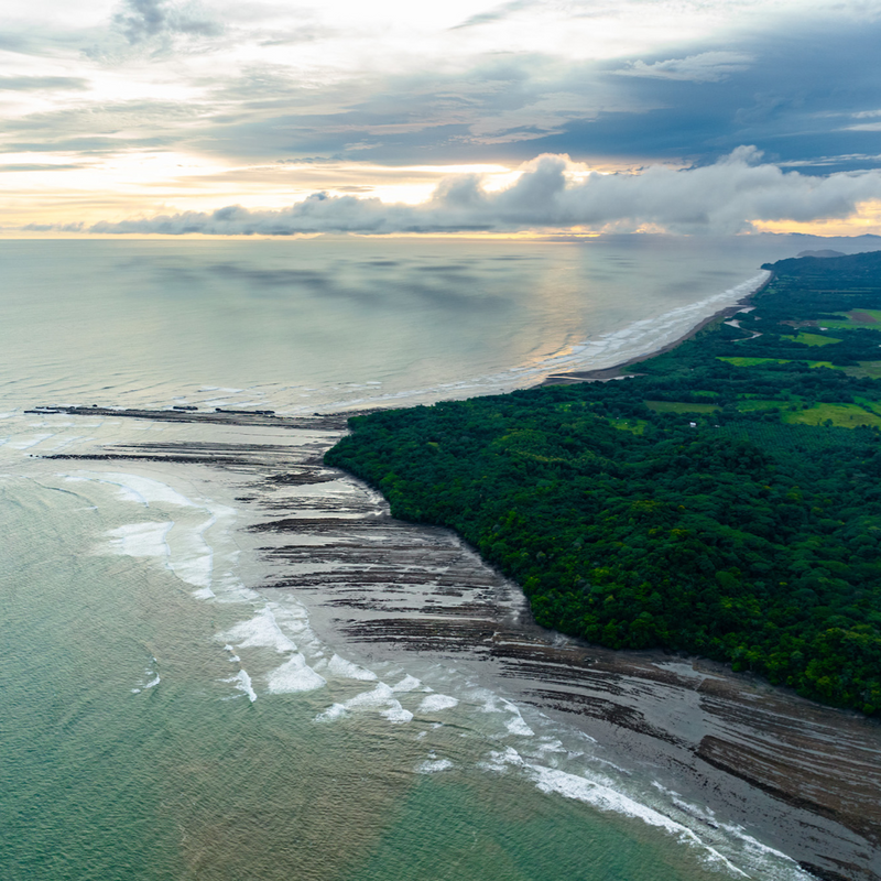 Surfing Republica - Playa Hermosa, Costa Rica dedicada y celebrada como Reserva Mundial de Surf