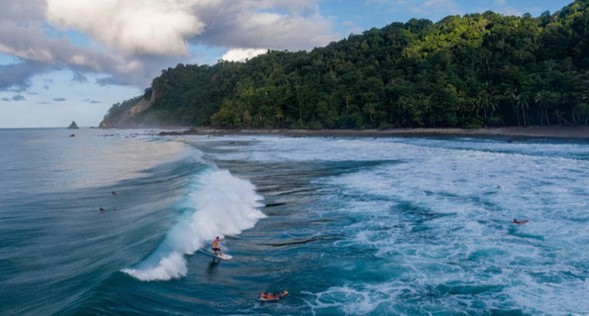 Surfing Costa Rica - National Geographic destaca a Costa Rica entre los mejores destinos para viajar en el mundo