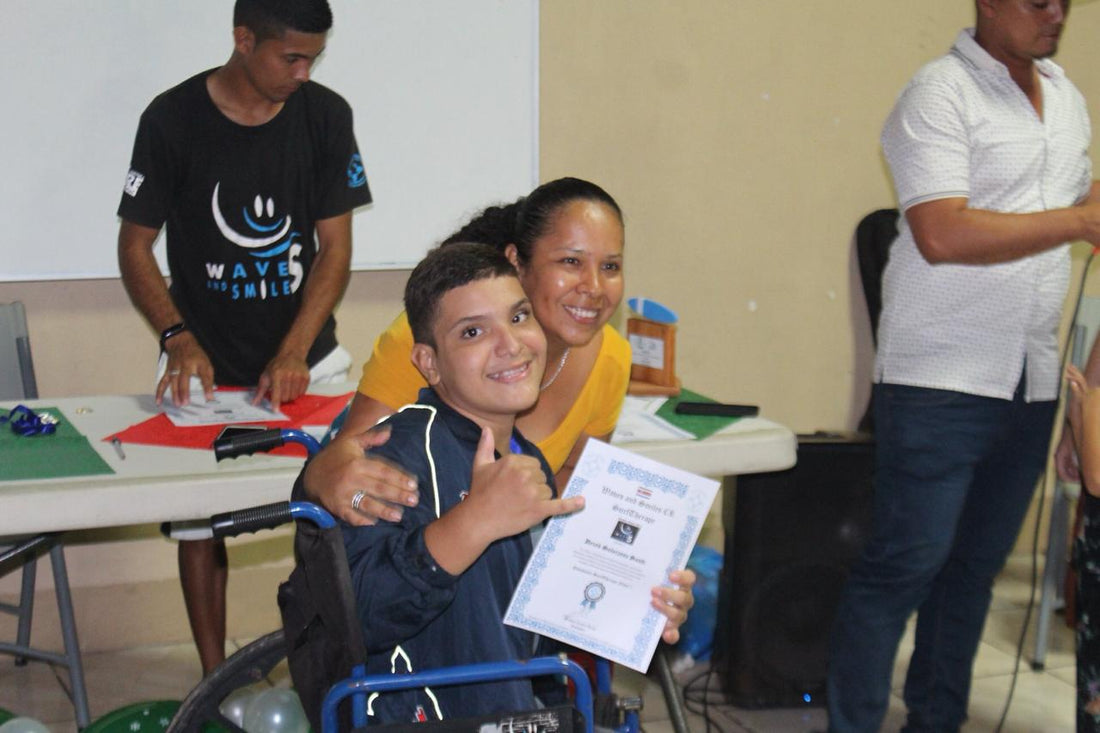 Waves and Smiles celebra la navidad con niños en riesgo social de la zona caribeña