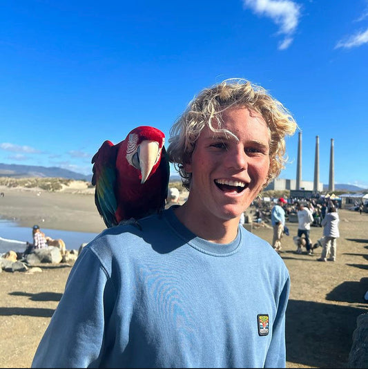 Local de Playa Dominical, Sam Reidy con 19 años de edad vive su primer llamado como seleccionado nacional para representar a Costa Rica en los ISA World Surfing Games Puerto Rico 2024