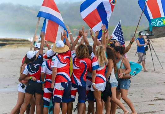 Surfistas ticos viajan al Panamericano en condiciones precarias